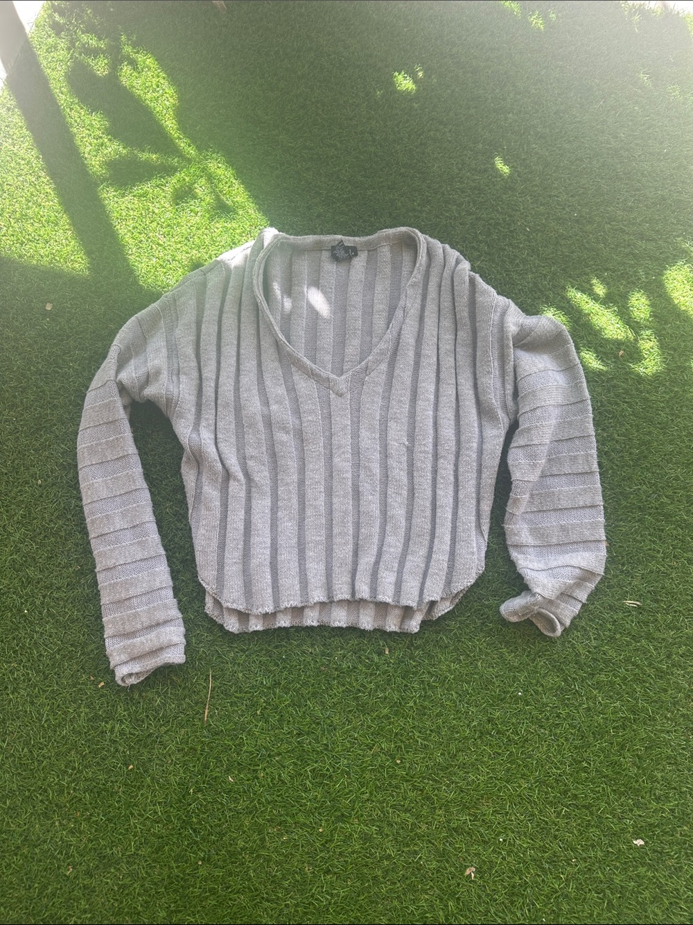 Rue21 Light Gray Ribbed V-Neck Sweater